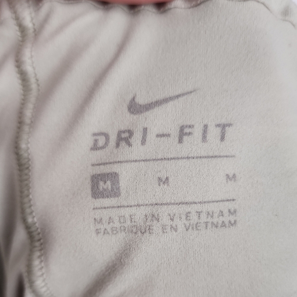 Nike Swoosh Luxe Light Green Sports Bra - Picture 4 of 4